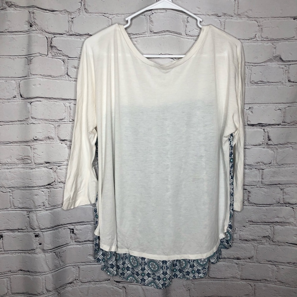 Loft white shirt with blue geometric patterned boho style 3/4 length sleeve top